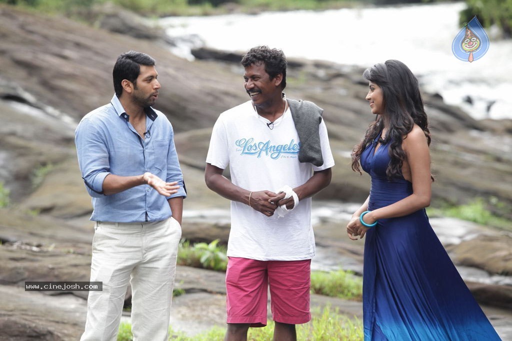 Nimirnthu Nil Tamil Movie Stills - 15 / 18 photos