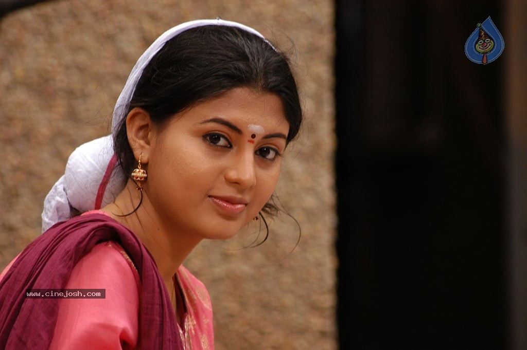 Ninaithathu Yaroo Tamil Movie Stills - 15 / 85 photos