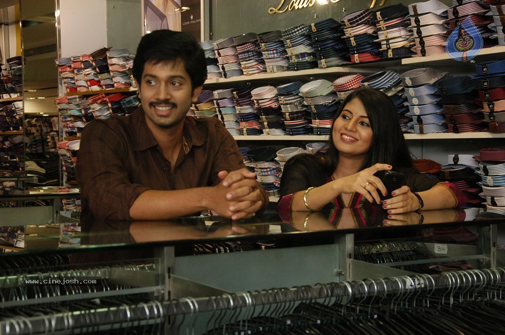 Ninaithathu Yaroo Tamil Movie Stills - 28 / 85 photos
