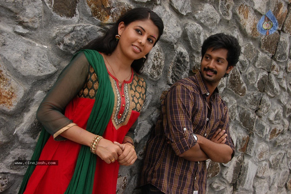 Ninaithathu Yaroo Tamil Movie Stills - 31 / 85 photos