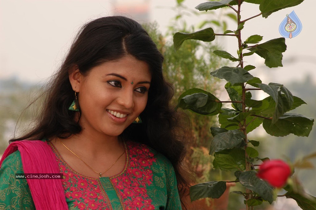 Ninaithathu Yaroo Tamil Movie Stills - 43 / 85 photos