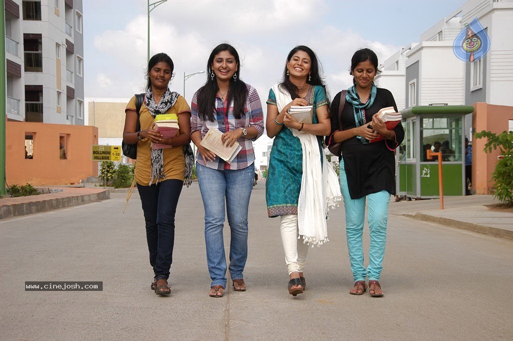 Ninaithathu Yaroo Tamil Movie Stills - 52 / 85 photos