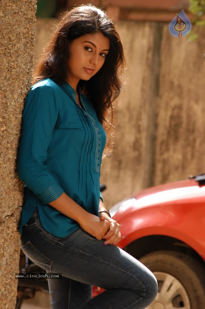 Ninaithathu Yaroo Tamil Movie Stills - 56 / 85 photos