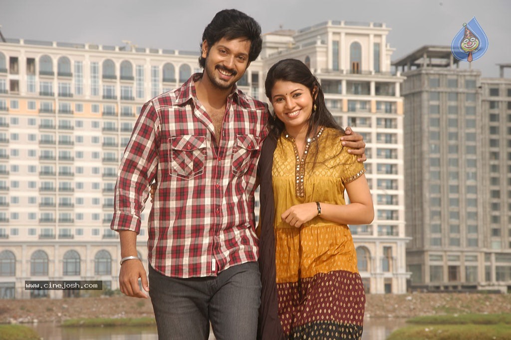 Ninaithathu Yaroo Tamil Movie Stills - 76 / 85 photos