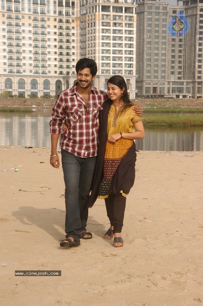 Ninaithathu Yaroo Tamil Movie Stills - 80 / 85 photos