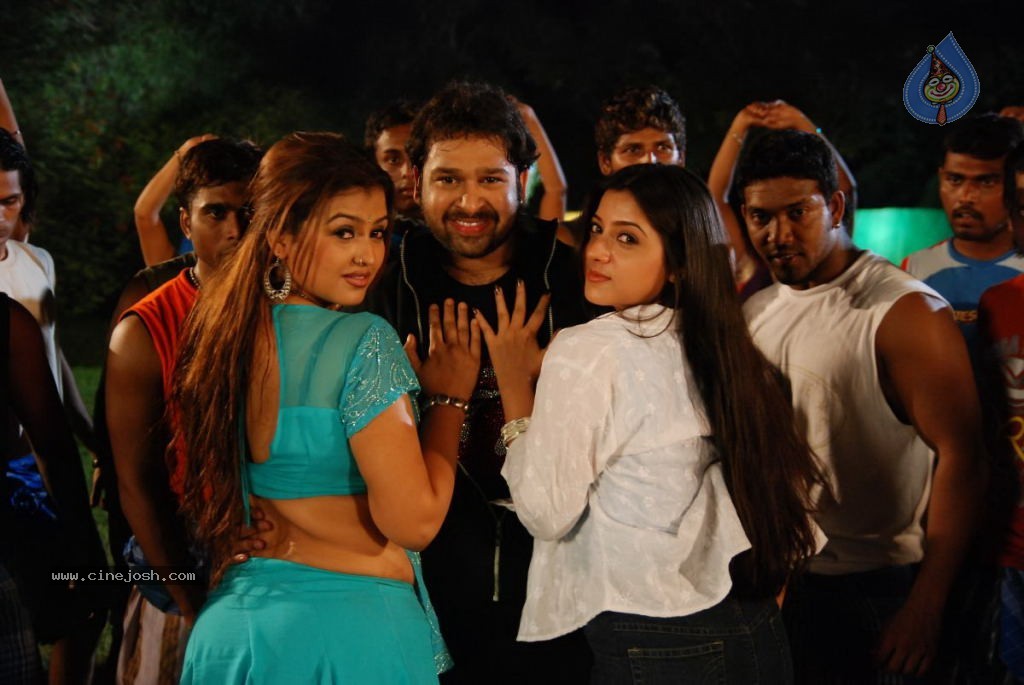 Ninaivil Nindraval Tamil Movie Stills - 3 / 124 photos