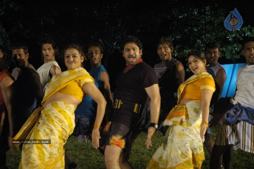 Ninaivil Nindraval Tamil Movie Stills - 15 / 124 photos