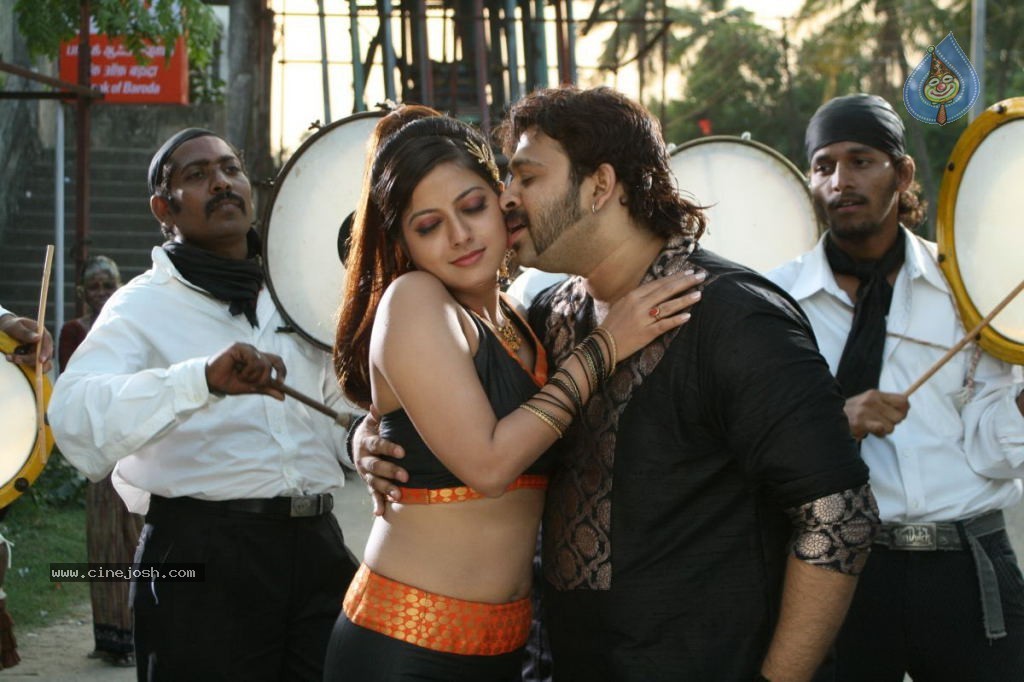 Ninaivil Nindraval Tamil Movie Stills - 31 / 124 photos
