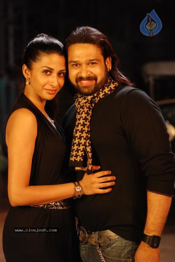 Ninaivil Nindraval Tamil Movie Stills - 54 / 124 photos