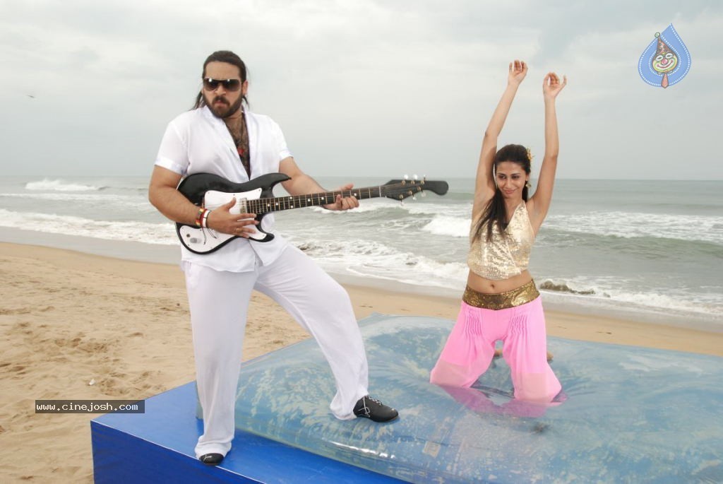 Ninaivil Nindraval Tamil Movie Stills - 66 / 124 photos