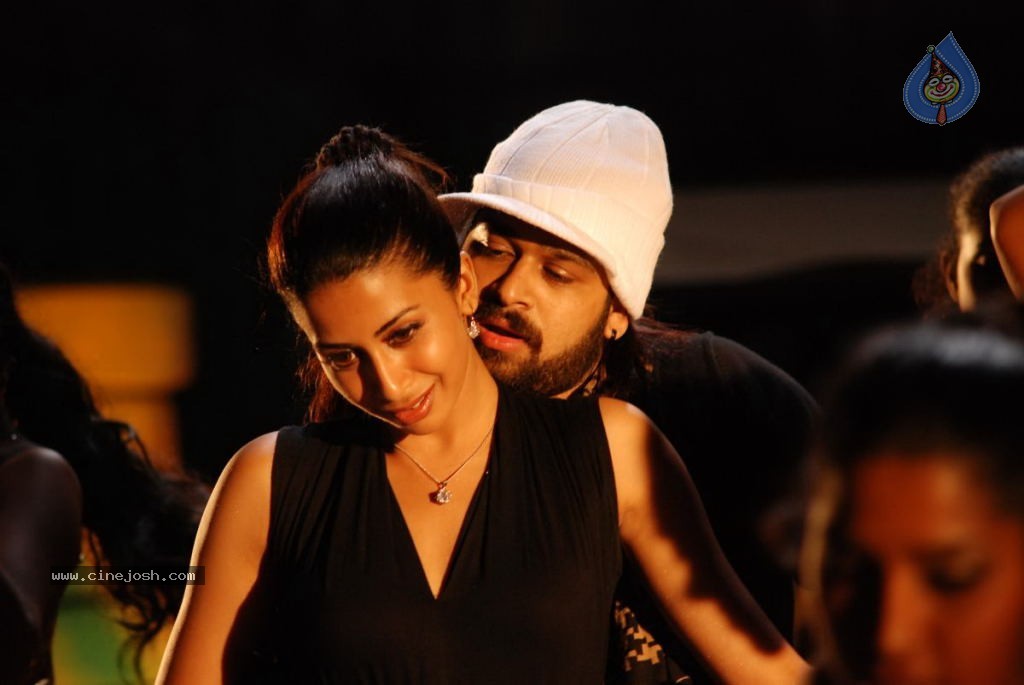 Ninaivil Nindraval Tamil Movie Stills - 86 / 124 photos