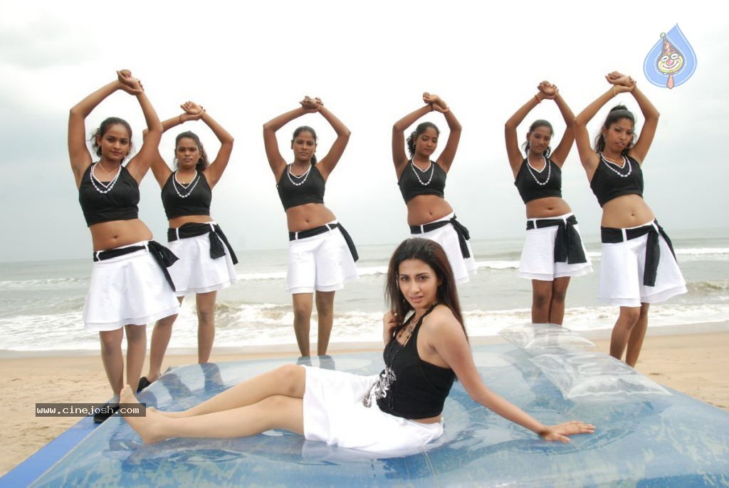 Ninaivil Nindraval Tamil Movie Stills - 89 / 124 photos