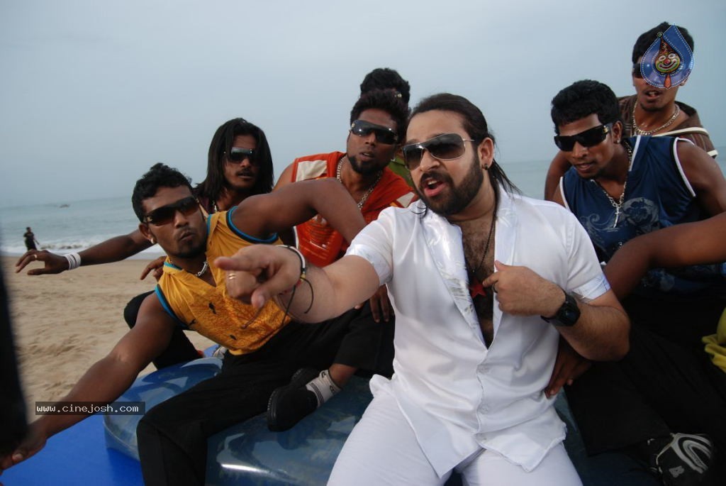 Ninaivil Nindraval Tamil Movie Stills - 94 / 124 photos