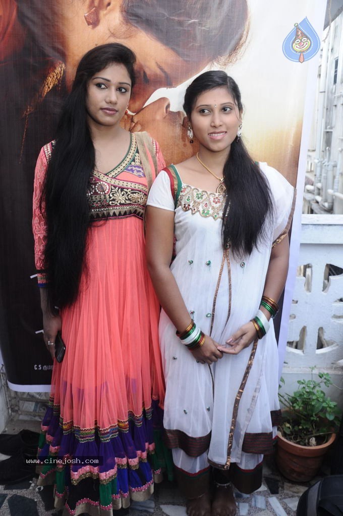 Ninnaiye Radhiyendru Ninaikkindrenadi Tamil Movie Stills - 9 / 96 photos