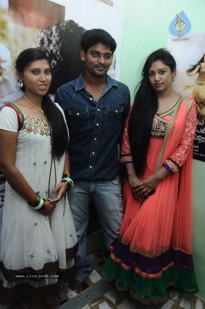 Ninnaiye Radhiyendru Ninaikkindrenadi Tamil Movie Stills - 15 / 96 photos