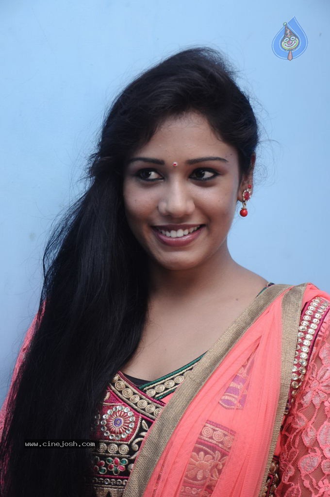 Ninnaiye Radhiyendru Ninaikkindrenadi Tamil Movie Stills - 16 / 96 photos