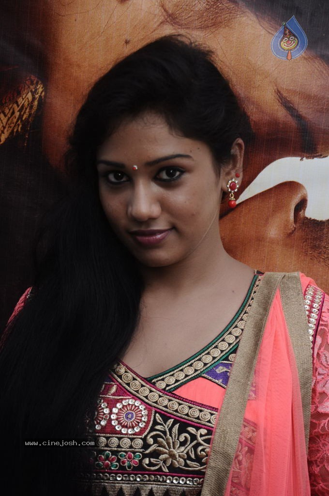 Ninnaiye Radhiyendru Ninaikkindrenadi Tamil Movie Stills - 17 / 96 photos