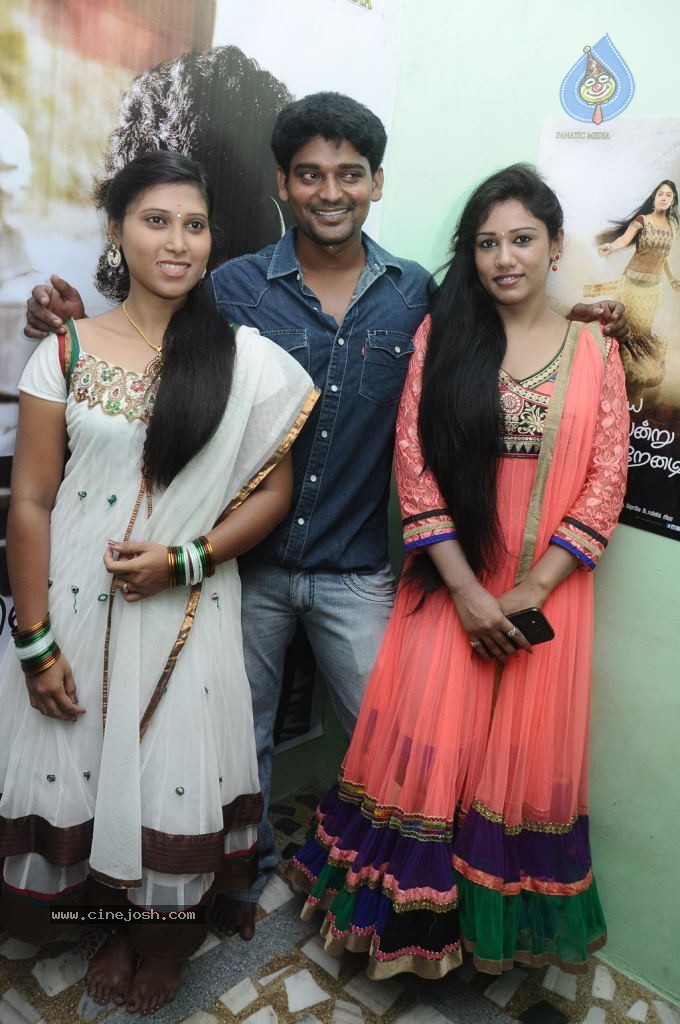 Ninnaiye Radhiyendru Ninaikkindrenadi Tamil Movie Stills - 20 / 96 photos