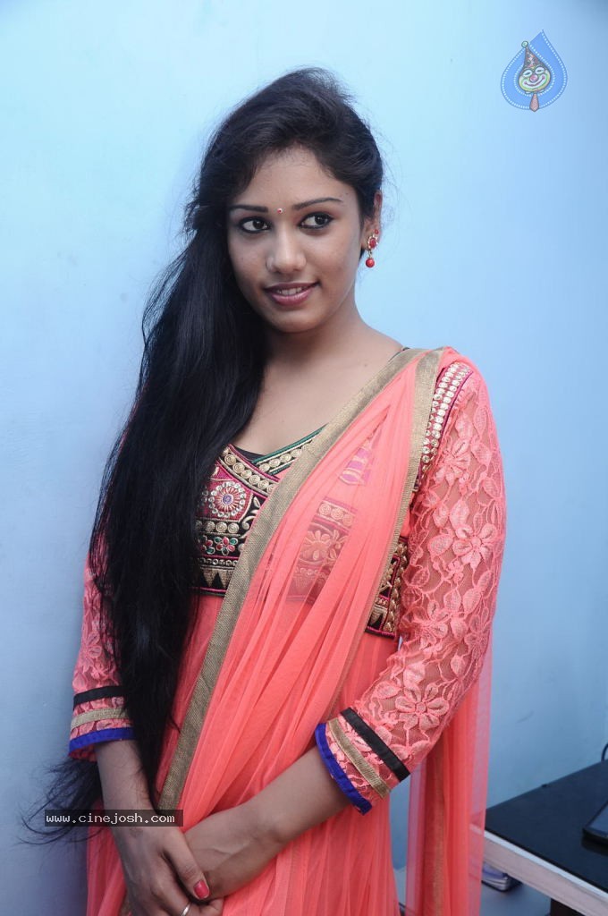 Ninnaiye Radhiyendru Ninaikkindrenadi Tamil Movie Stills - 24 / 96 photos