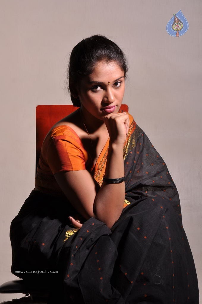 Ninnaiye Radhiyendru Ninaikkindrenadi Tamil Movie Stills - 28 / 96 photos