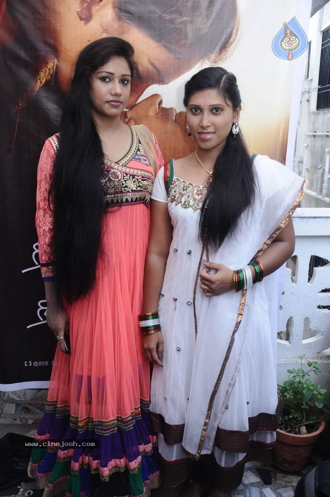 Ninnaiye Radhiyendru Ninaikkindrenadi Tamil Movie Stills - 57 / 96 photos