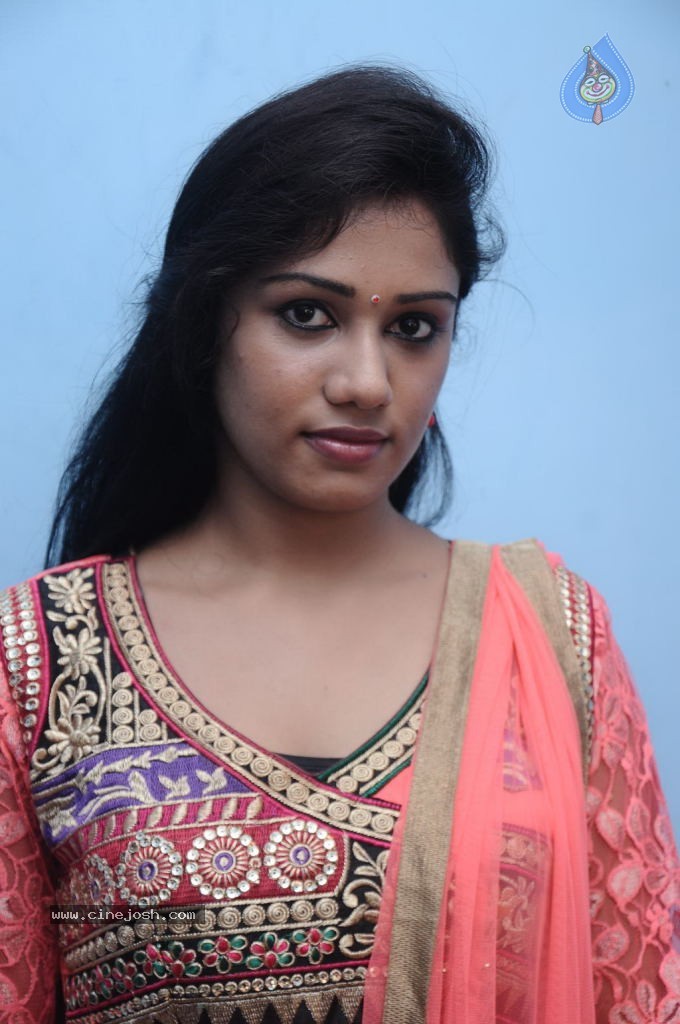 Ninnaiye Radhiyendru Ninaikkindrenadi Tamil Movie Stills - 63 / 96 photos