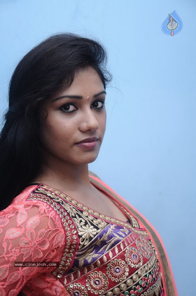 Ninnaiye Radhiyendru Ninaikkindrenadi Tamil Movie Stills - 68 / 96 photos
