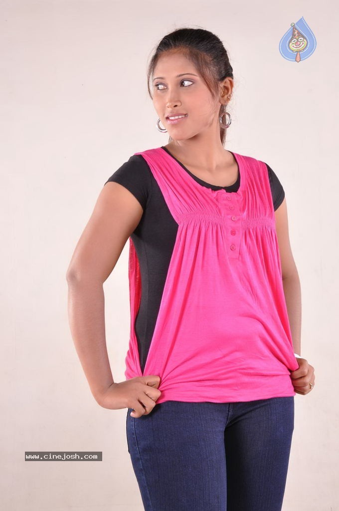 Ninnaiye Radhiyendru Ninaikkindrenadi Tamil Movie Stills - 74 / 96 photos