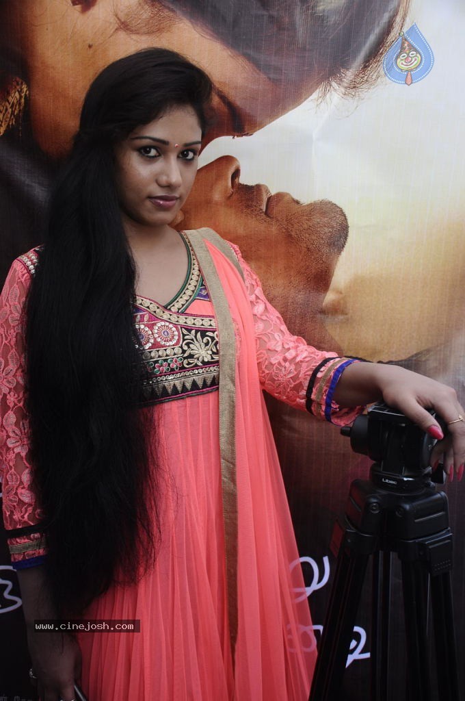 Ninnaiye Radhiyendru Ninaikkindrenadi Tamil Movie Stills - 83 / 96 photos