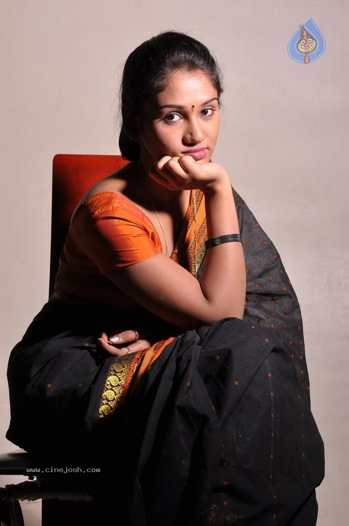 Ninnaiye Radhiyendru Ninaikkindrenadi Tamil Movie Stills - 87 / 96 photos