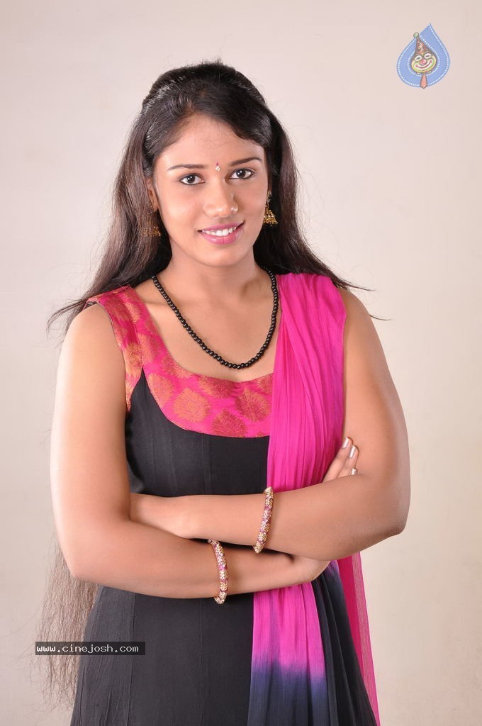 Ninnaiye Radhiyendru Ninaikkindrenadi Tamil Movie Stills - 94 / 96 photos