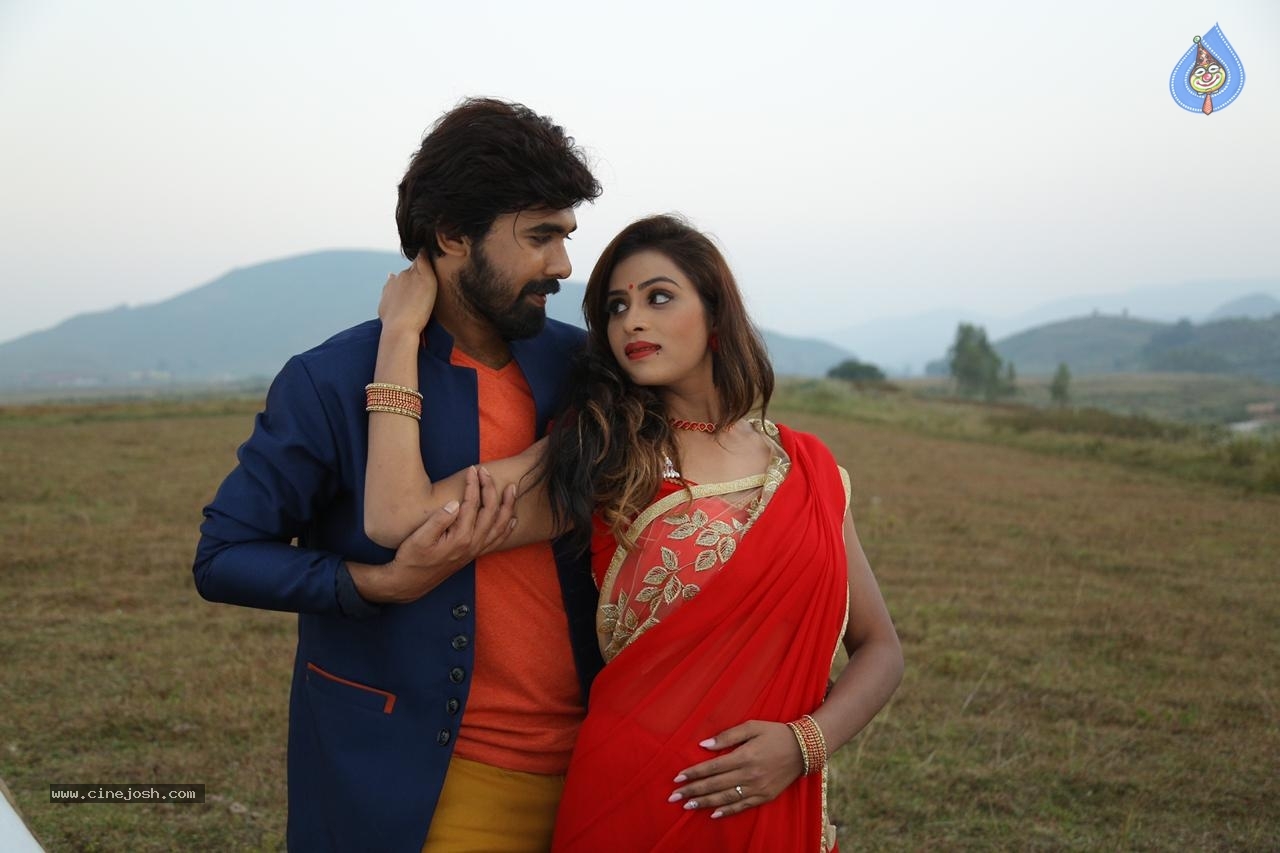 Ninne Chusthu Movie Photos - 3 / 14 photos