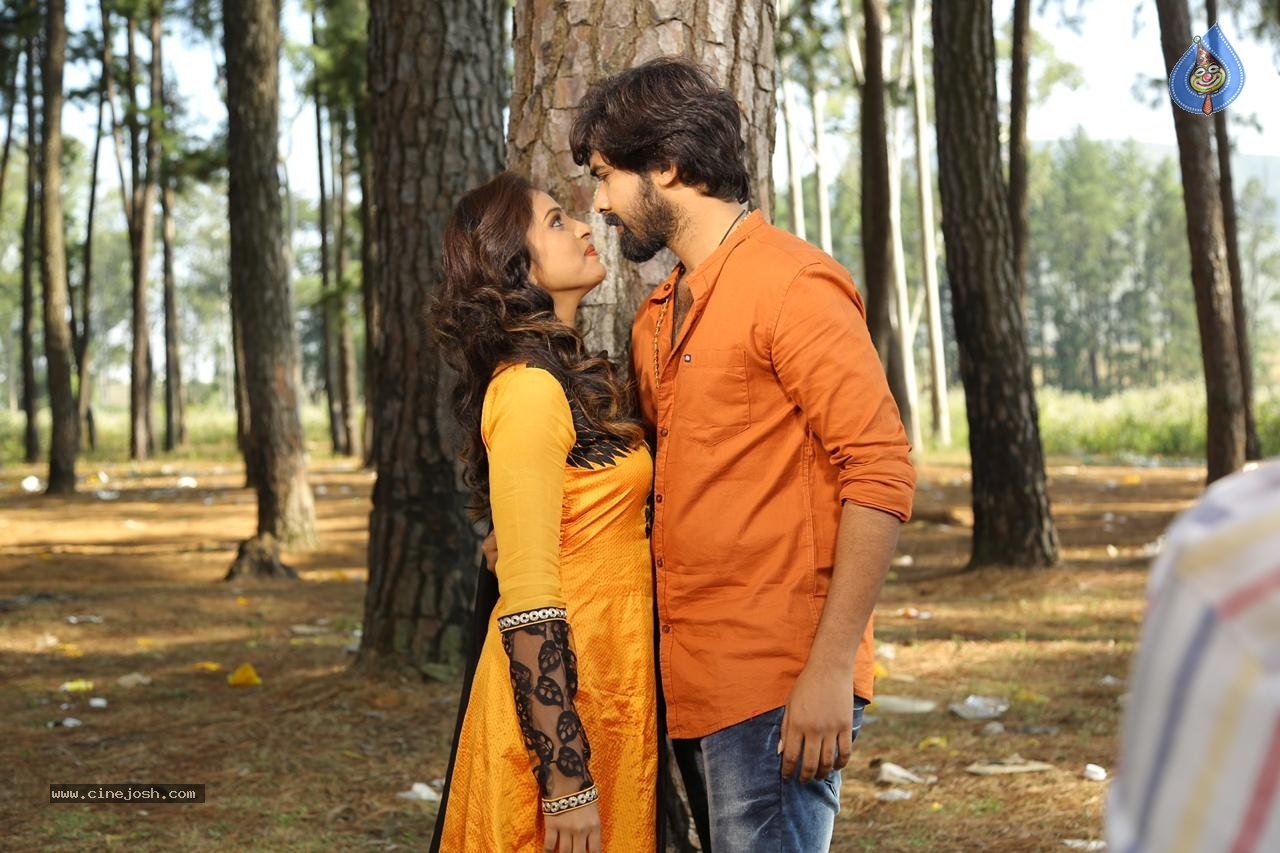 Ninne Chusthu Movie Photos - 10 / 14 photos