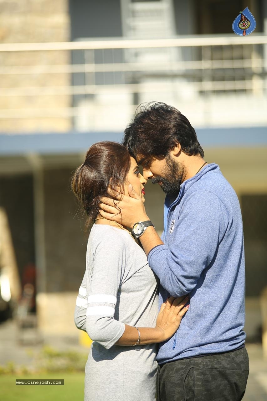 Ninne Chusthu Movie Photos - 11 / 14 photos