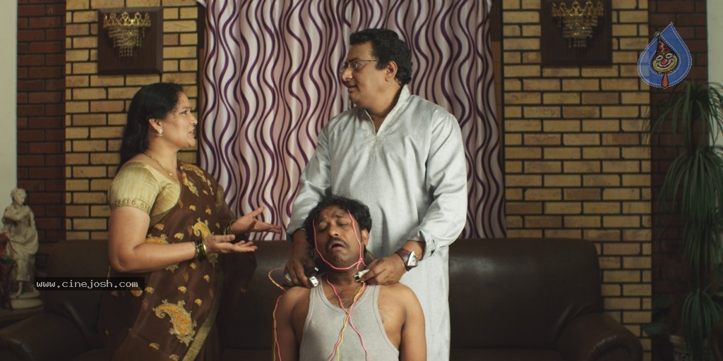 Ninu Chusaka Movie Stills n Posters - 44 / 72 photos