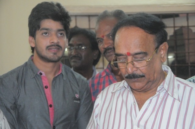 Nuvu Nadiche Darilo Movie Launch - 24 / 38 photos