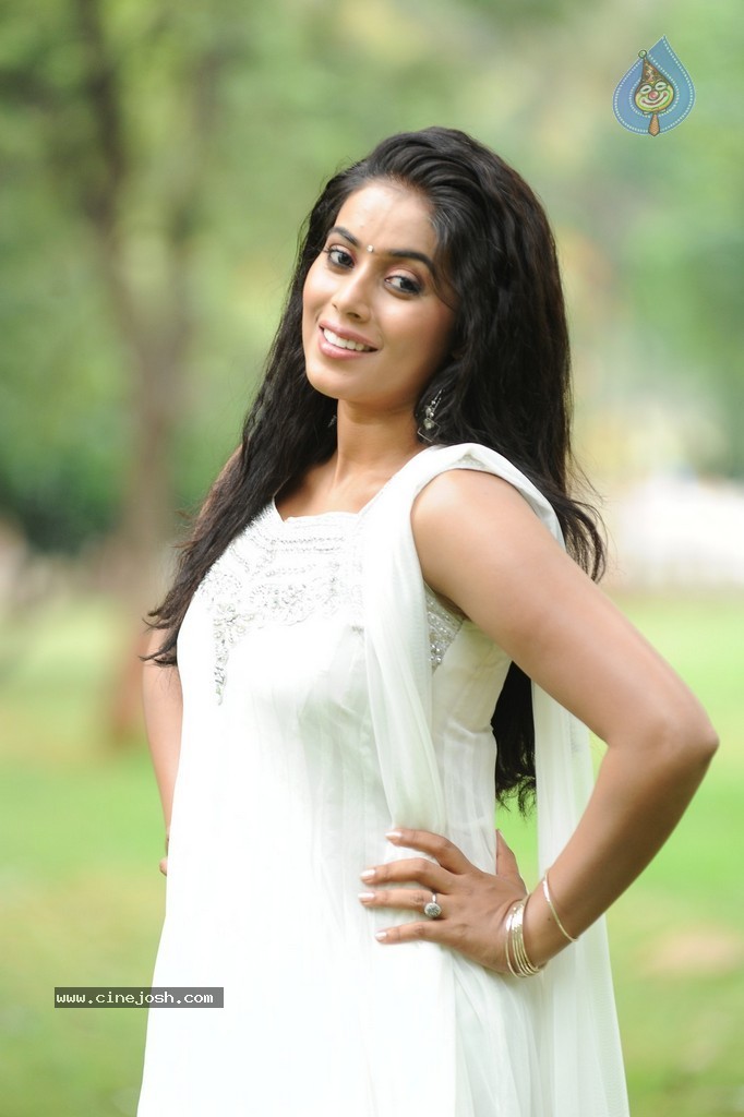 Nuvvala Nenila Movie New Photos - 3 / 41 photos