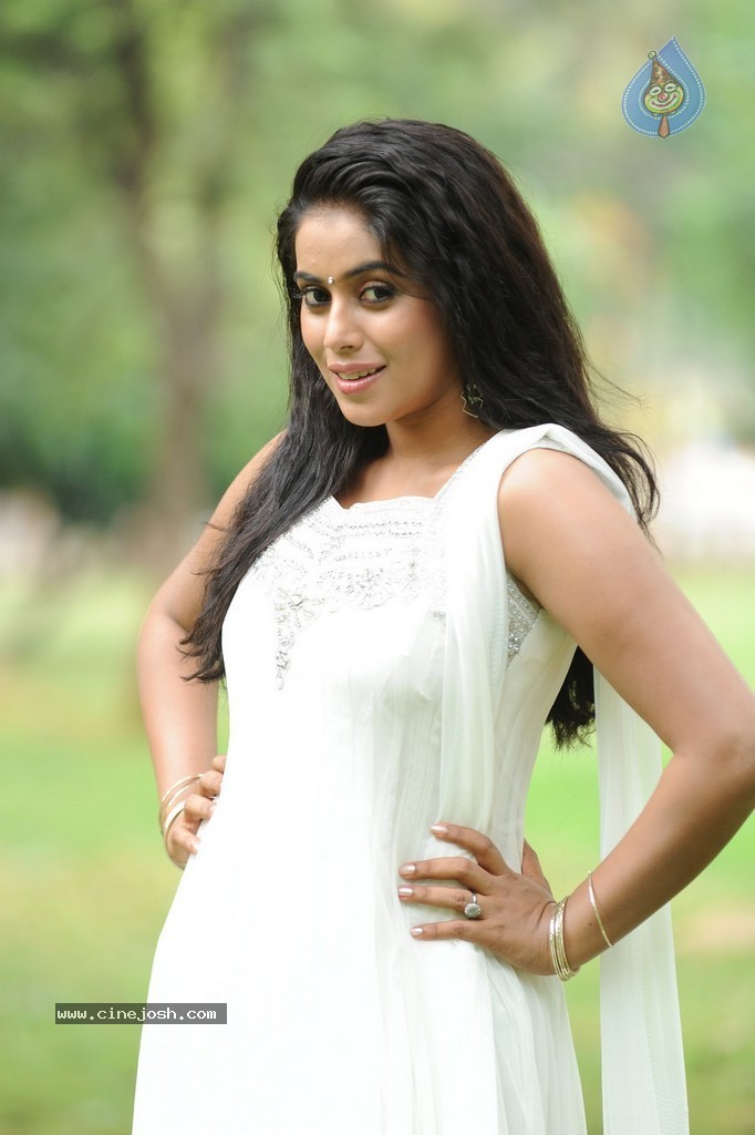 Nuvvala Nenila Movie New Photos - 27 / 41 photos