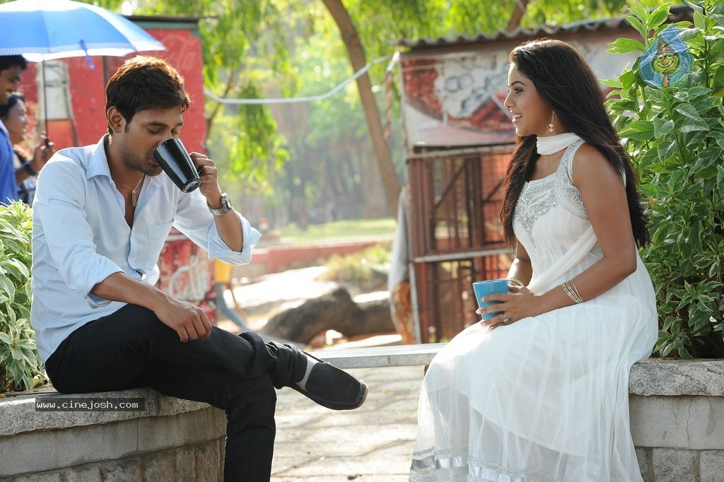 Nuvvala Nenila Movie New Stills - 34 / 52 photos