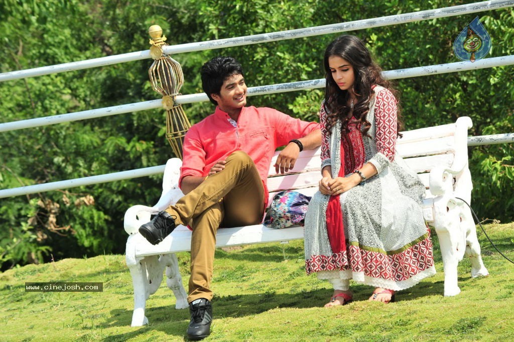 Nuvve Naa Bangaram Movie Pics - 7 / 13 photos