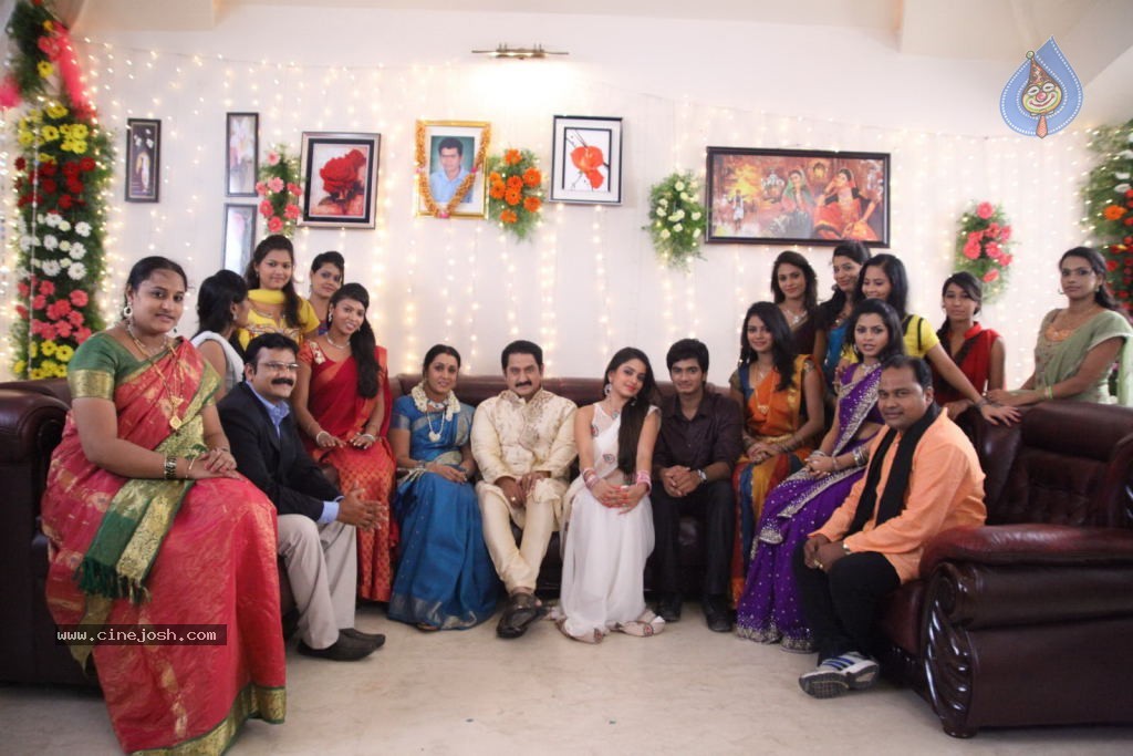 Nuvve Naa Bangaram Stills - 10 / 31 photos