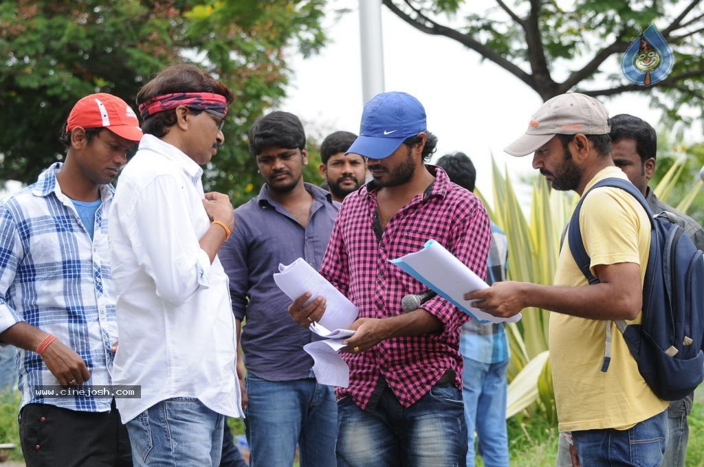 Nuvve Naa Bangaram Stills - 23 / 31 photos