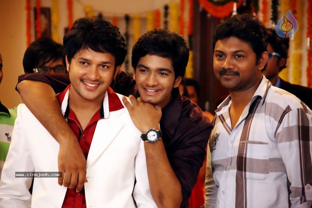 Nuvve Naa Bangaram Stills n Walls - 10 / 53 photos