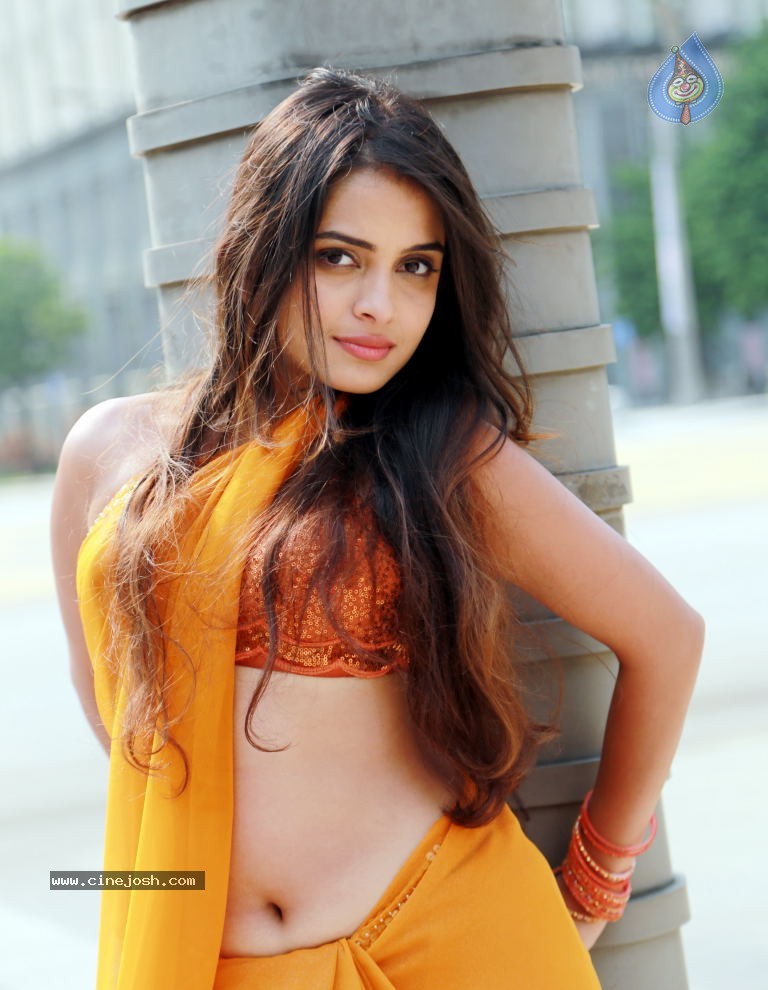 Nuvve Naa Bangaram Stills n Walls - 34 / 53 photos