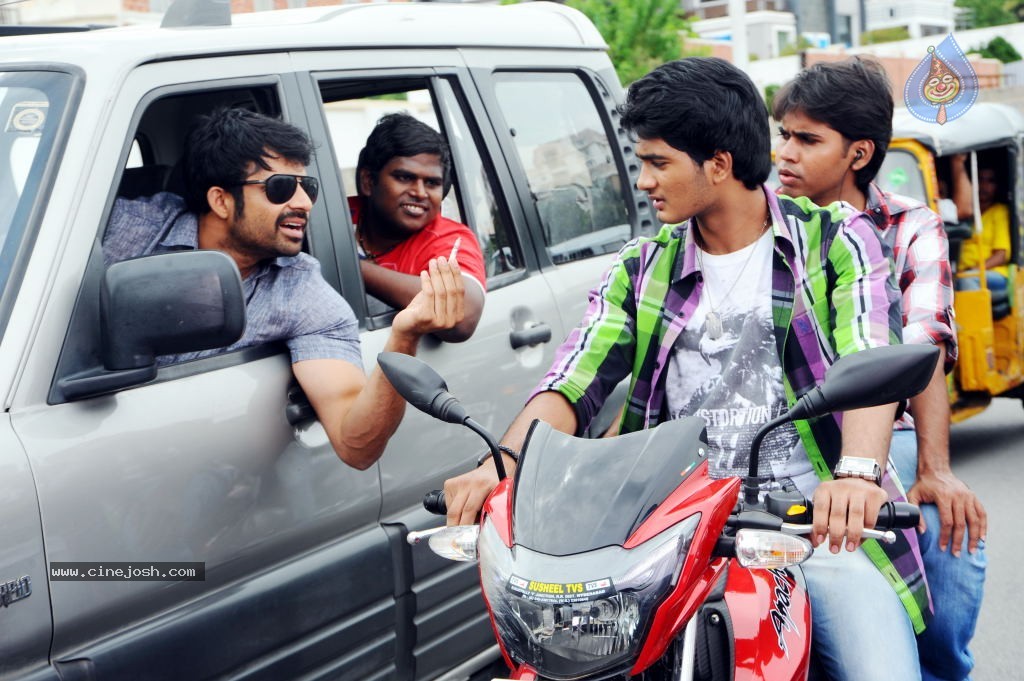 Nuvve Naa Bangaram Stills n Walls - 46 / 53 photos