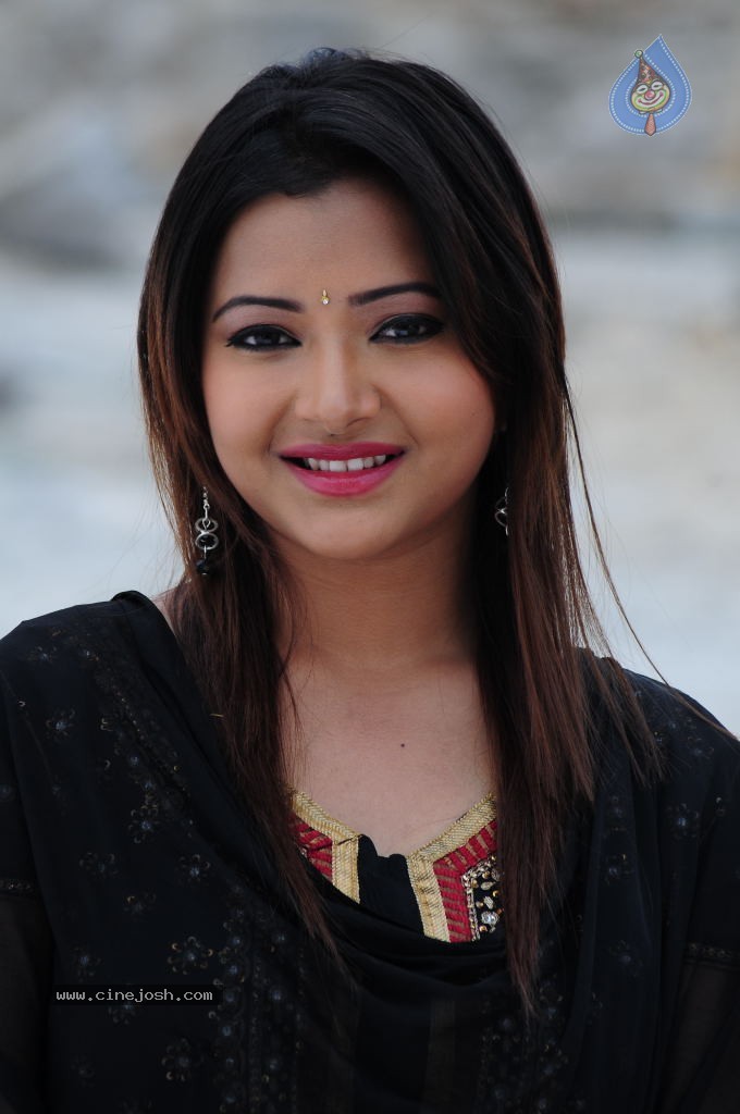 Nuvvekkadunte Nenakkadunta Movie Stills - 49 / 70 photos