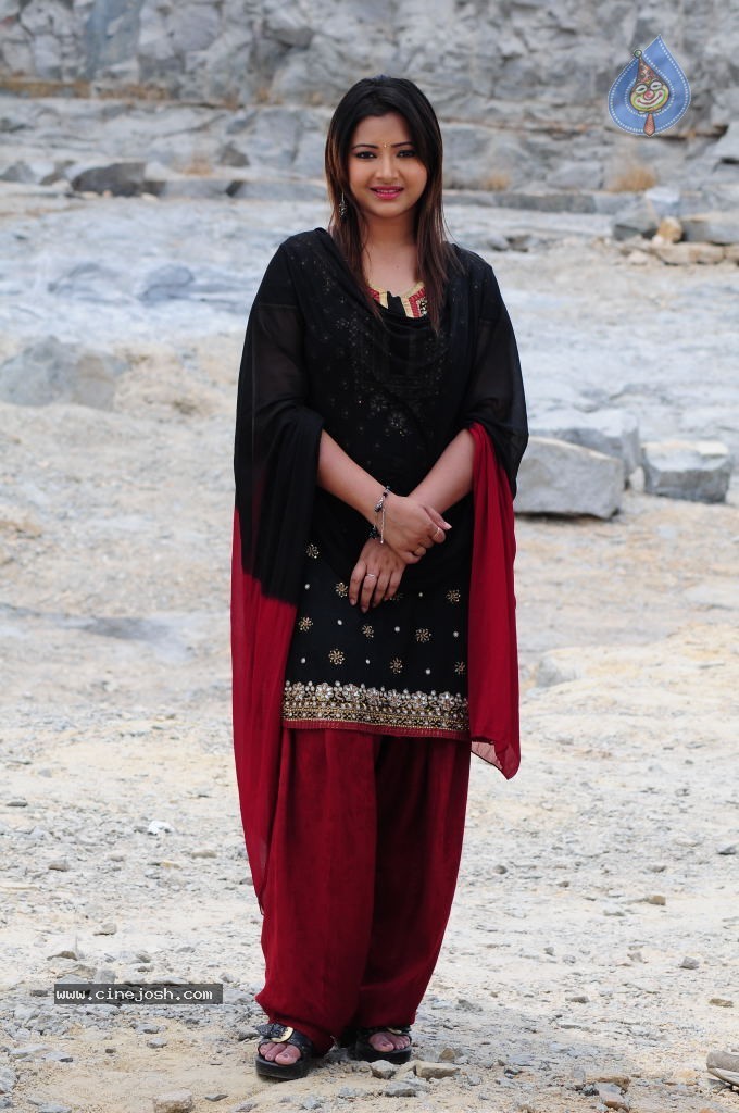 Nuvvekkadunte Nenakkadunta Movie Stills - 63 / 70 photos