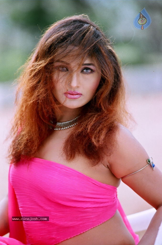 O Malli Movie New Stills - 20 / 33 photos