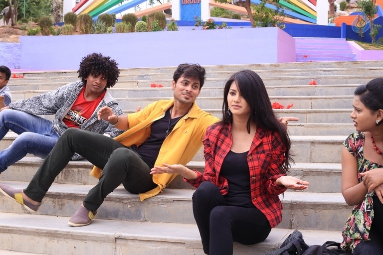 O Pilla Nee Valla Movie New Pics - 3 / 9 photos