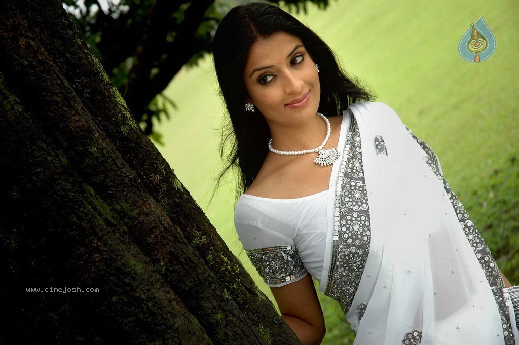 Oda Oda Kadhal Korayala Tamil Movie Stills - 33 / 46 photos